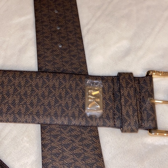 Wide High-Waist Michael Kors Belt